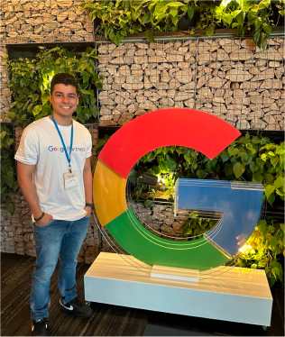 Thiago Fraga em evento do Google Partners